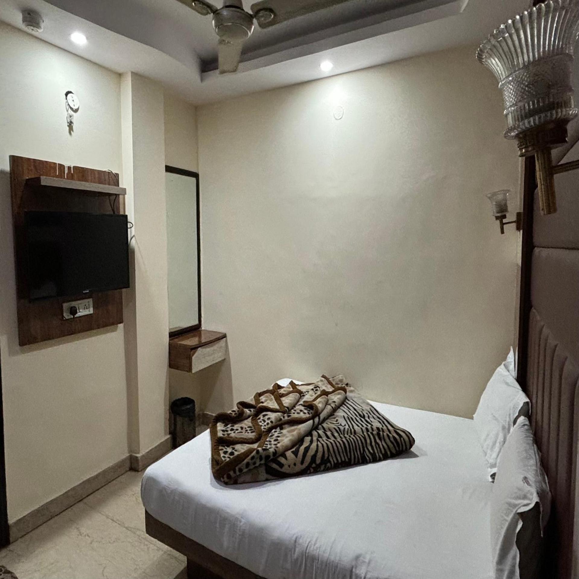 Hotel Pk International Near By New Delhi Station I Couple Friendly Room photo