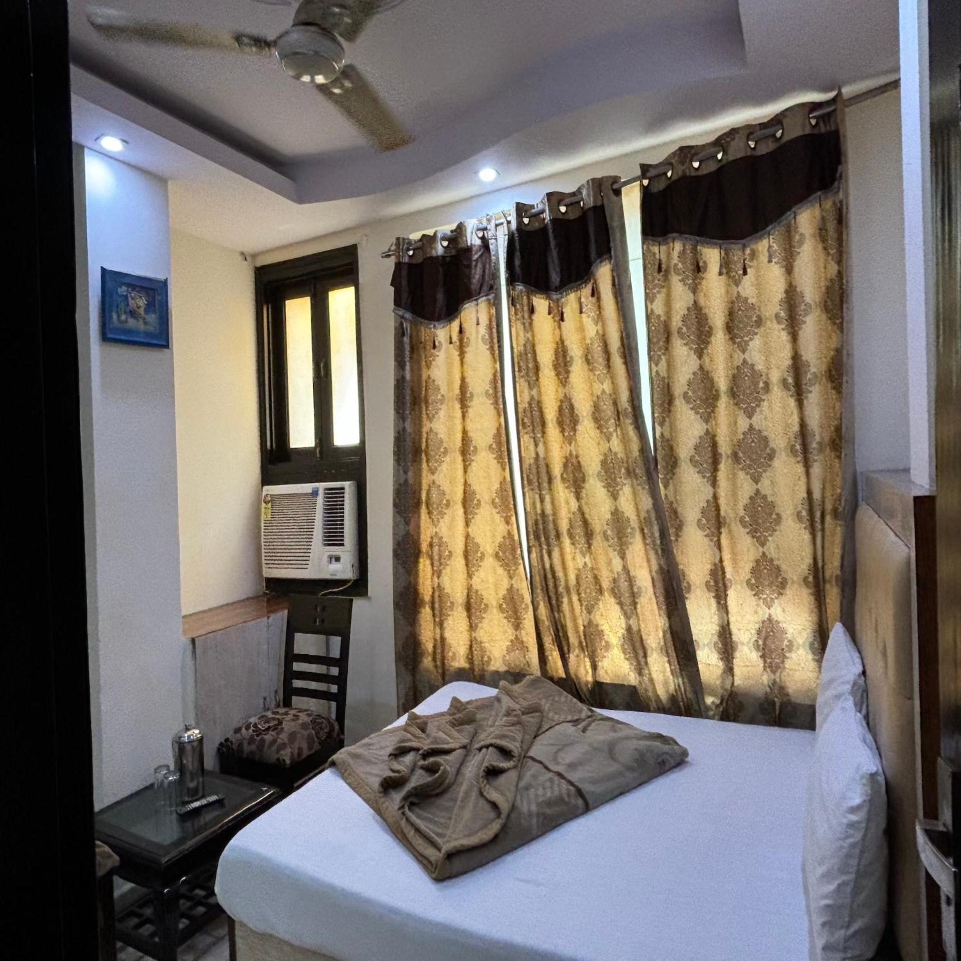 Hotel Pk International Near By New Delhi Station I Couple Friendly Room photo